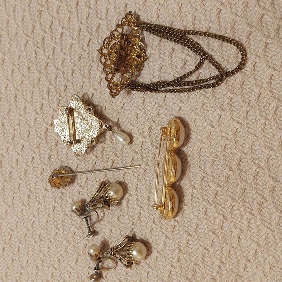 Vintage Jewelry Bundle - Picture 2 of 7